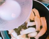 ふわふわ卵とニラ、エリンギの中華スープ作り方3写真
