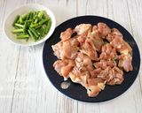 鶏肉とにんにくの芽の甘辛山椒焼き。作り方2写真