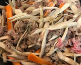 簡単おいしい☆牛肉とごぼうの甘辛炒め☆作り方3写真