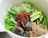 味付なしの混ぜるだけ！水菜と鯖の梅肉和え作り方3写真