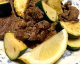 厚切り牛肉とズッキーニの塩麹炒め!作り方4写真