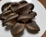 3種の天然キノコ、野菜、ちくわの油炒め作り方3写真