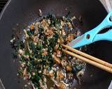 3種の天然キノコ、野菜、ちくわの油炒め作り方6写真