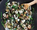 3種の天然キノコ、野菜、ちくわの油炒め作り方11写真