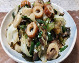 3種の天然キノコ、野菜、ちくわの油炒め作り方12写真