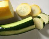 【白だしで簡単】ズッキーニのにんにく漬け作り方1写真