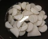 *豚バラと大根のめんつゆ炒め煮*作り方1写真