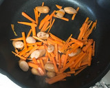 にんじんとソーセージの炒め物♪作り方3写真