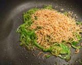 細切りピーマンとサクラエビの麺つゆ炒め作り方3写真