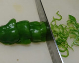 細切りピーマンとサクラエビの麺つゆ炒め作り方1写真