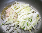 簡単！カリフラワーの茎とツナのマヨ炒め作り方3写真