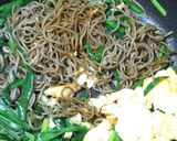 サッと作れ美味ニラ卵と日本蕎麦の焼きそば作り方10写真