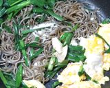 サッと作れ美味ニラ卵と日本蕎麦の焼きそば作り方9写真