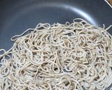 サッと作れ美味ニラ卵と日本蕎麦の焼きそば作り方5写真