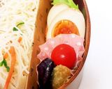 お弁当詰め方 ビーフン弁当 コスモスデコ作り方6写真