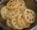 夕食おもてなし正月♪蓮根の煮物～みそ味～作り方1写真