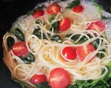 シンプル塩パスタ(ほうれん草プチトマト)作り方4写真