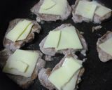 豚ももチーズ焼き♪きのこバジルソースかけ作り方5写真