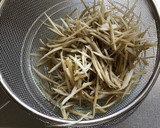 簡単、ひじきとごぼうの豚しゃぶ。作り方2写真
