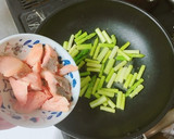 アスパラと鮭のバジル炒め作り方4写真