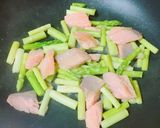 アスパラと鮭のバジル炒め作り方5写真