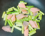 アスパラと鮭のバジル炒め作り方5写真