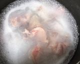 納豆と豚こまの冷しゃぶ風〜卵黄のせ〜作り方2写真