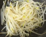 納豆と豚こまの冷しゃぶ風〜卵黄のせ〜作り方4写真