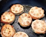 簡単♫れんこんで つくねはさみ焼き作り方3写真