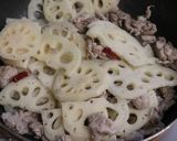朝弁当♪豚小間肉と蓮根の炒め物～みそ味～作り方3写真
