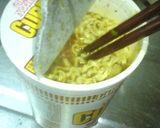 カップヌードルで！チーズカレーナポリタン作り方3写真