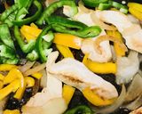 野菜たくさんの鶏肉のあまから焼きうどん作り方2写真