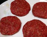 肉厚でジューシー！ハンバーガーのパテ作り方2写真