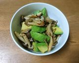 アボカド 焼しめじ和え作り方3写真