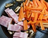 天然マイタケ、人参、ベーコンの炒め物＾＾作り方5写真