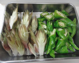 みょうがと甘長とうがらしの炒め物♪作り方1写真