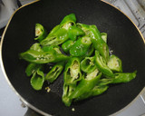 みょうがと甘長とうがらしの炒め物♪作り方2写真