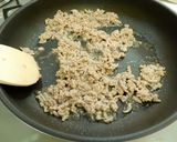 時短、簡単。豚ひき肉と竹輪の甘辛炒め！作り方3写真