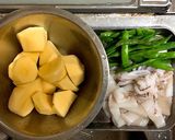 簡単家庭料理✨じゃがいもとイカの煮物作り方1写真