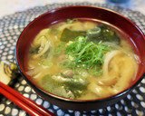玉ねぎとしめじとワカメの味噌汁作り方5写真