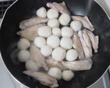 里芋と鶏手羽中の☆炒め煮作り方2写真