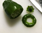 種が飛び散らない！ピーマンの切り方作り方1写真