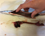 ハサミで超簡単！秋刀魚の下処理作り方4写真
