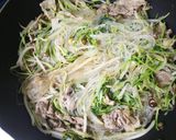 豚肉豆苗春雨の、オイーッス。(^—^)/作り方4写真