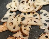 お弁当にも！ダシダでれんこんのきんぴら作り方1写真