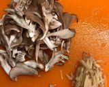 旨味たっぷり♪ゴボウと舞茸の味噌そぼろ作り方2写真