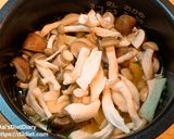松茸のお吸い物で！きのこの炊き込みご飯作り方1写真