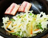厚焼きベーコンのカレー炒め弁当のおかず作り方3写真