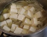 秋の朝夕♪美味♪栗と玉ねぎと豆腐のみそ汁作り方4写真