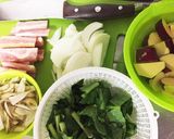 さつまいもとベーコン味噌汁 バター入り作り方1写真